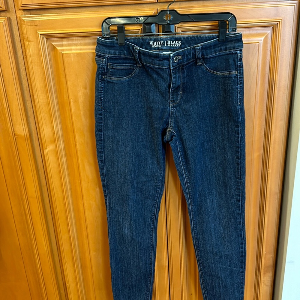 White House, black market size medium jegging  jeans